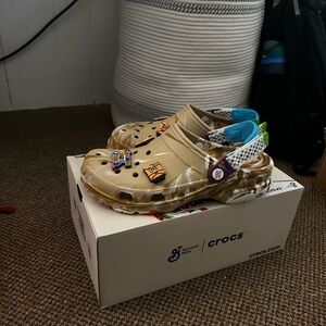Crocs Cinnamon Toast Crunch Size 11 - Missing 1 Jibit - With Box
